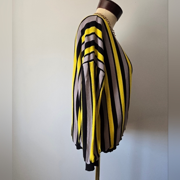 VICOLO ITALY Striped Yellow, grey and Black Knit Top. Size Large - Picture 4 of 9